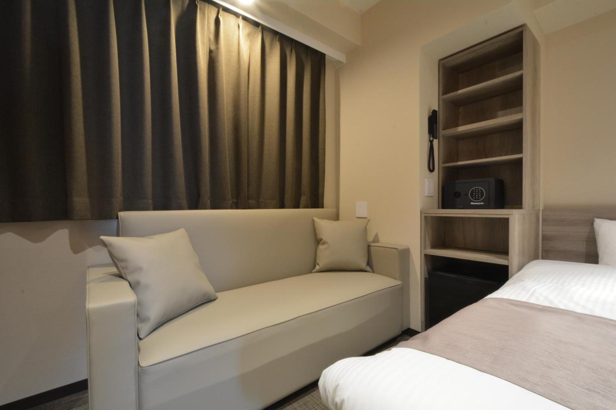 Hotel Sanrriott Shinsaibashi Osaka Bagian luar foto